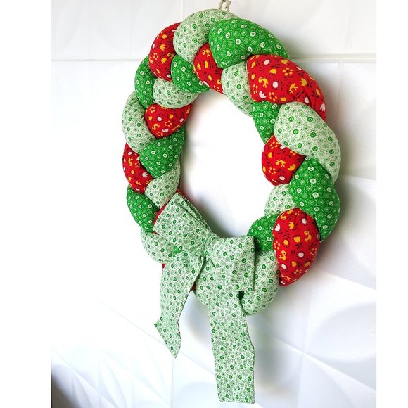 VTG 14" Braided Calico Christmas WREATH Cotton Cloth Red Green Country Cottage - Picture 2 of 9